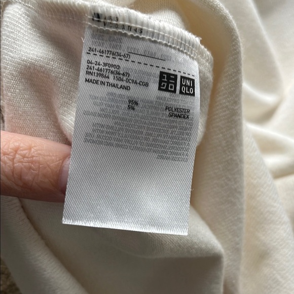 Uniqlo women’s sweater in cream, medium - Picture 4 of 4
